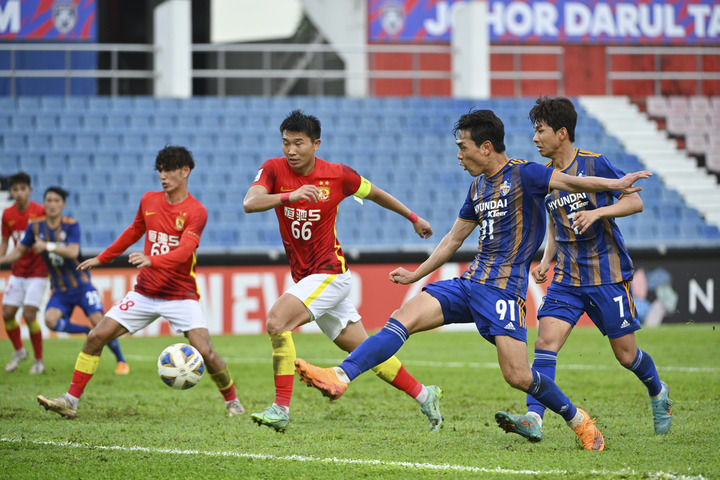 关于上海申花客场2-1战胜柏太阳神，亚冠小组赛取得开门红的信息