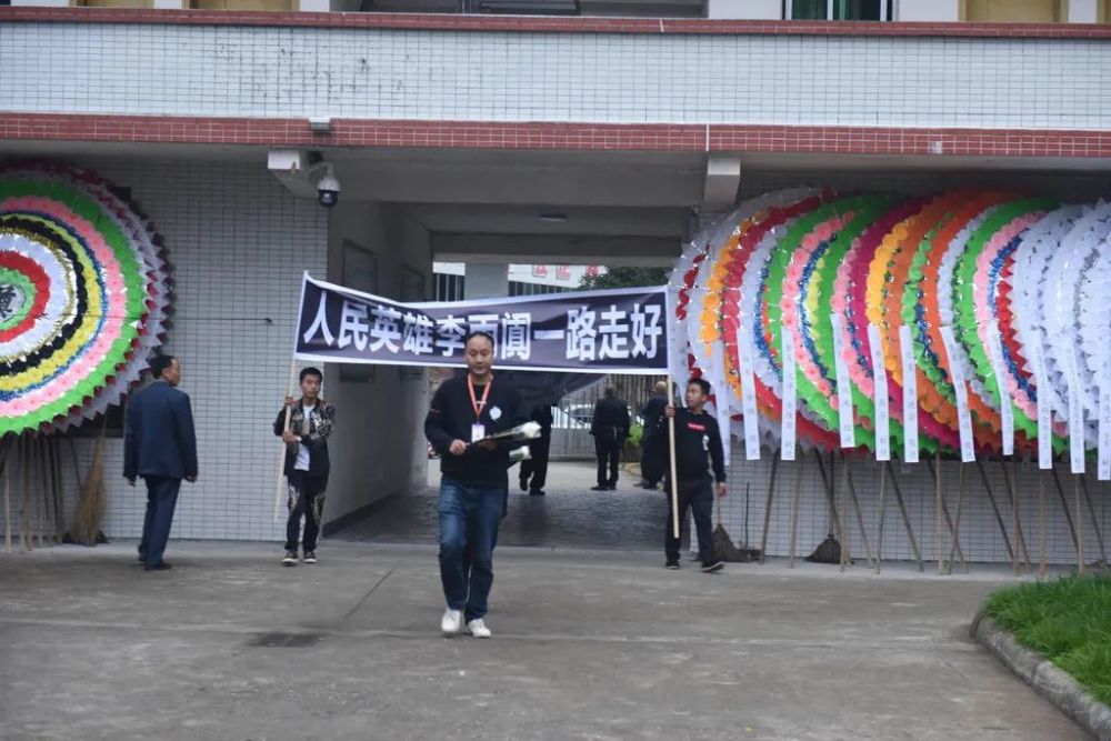 南美传奇球员宣布退役，球迷泪目送别